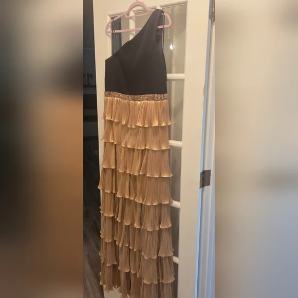 Mac Duggal Ieena Gold & Black One Shoulder Tiered Ruffle Maxi Gown - Picture 9 of 12